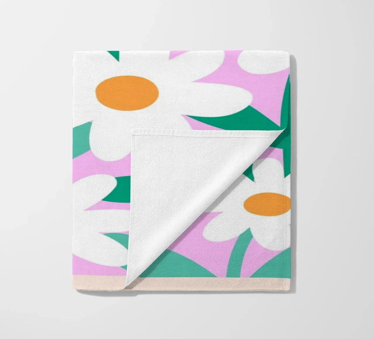Madeliefjes in bloei Wilde Bloemen Poster - Roze & Groen strandhanddoek van Dominique Vari