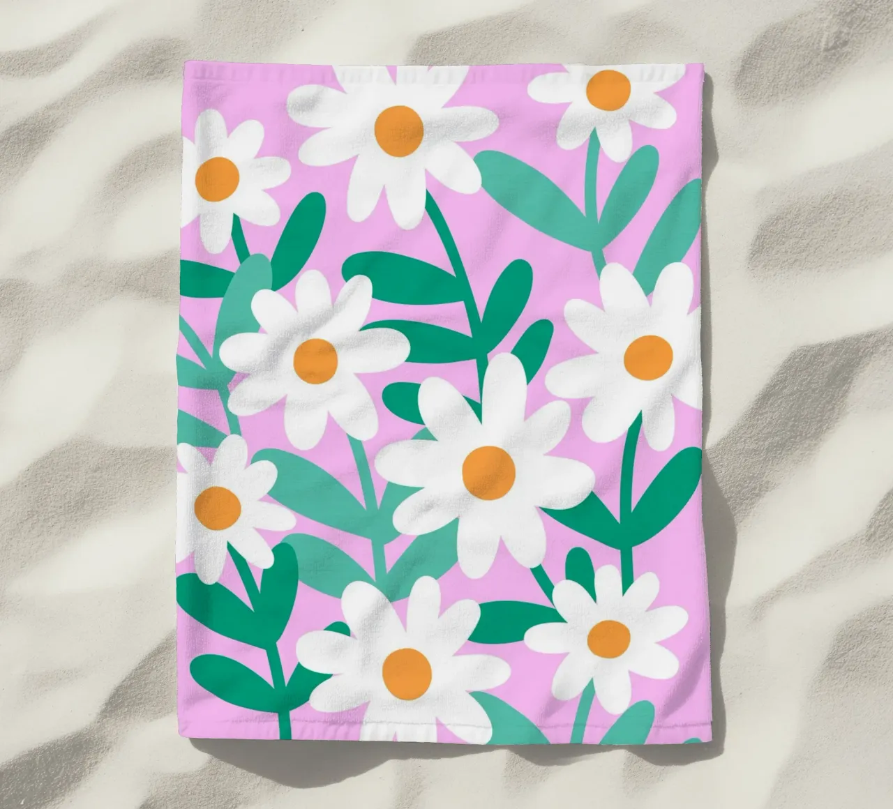 Madeliefjes in bloei Wilde Bloemen Poster - Roze & Groen strandhanddoek van Dominique Vari