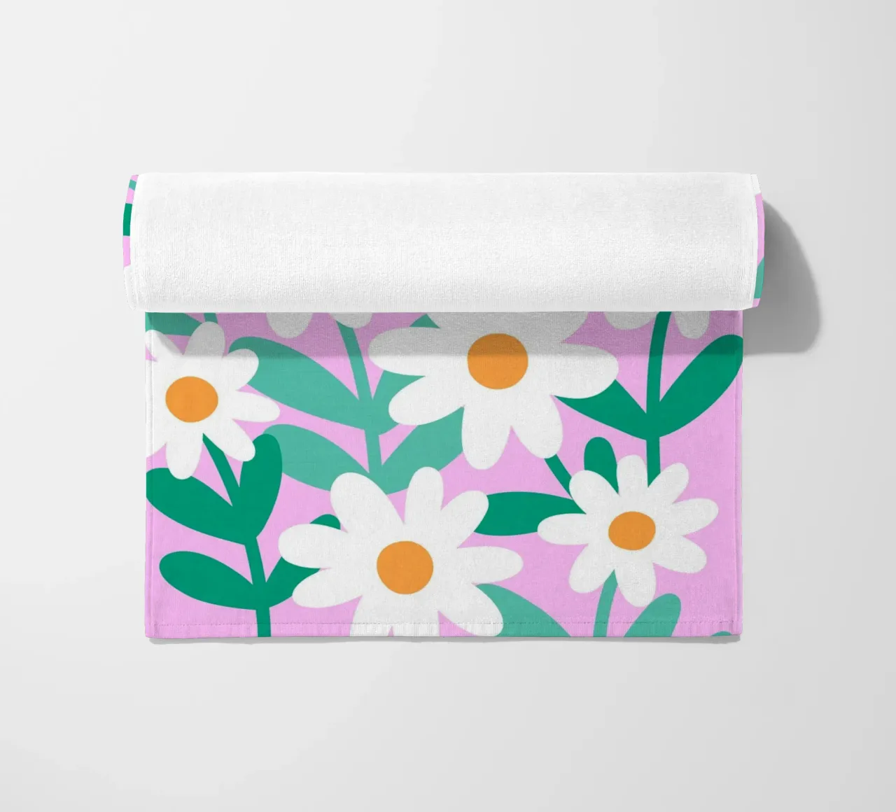 Madeliefjes in bloei Wilde Bloemen Poster - Roze & Groen strandhanddoek van Dominique Vari