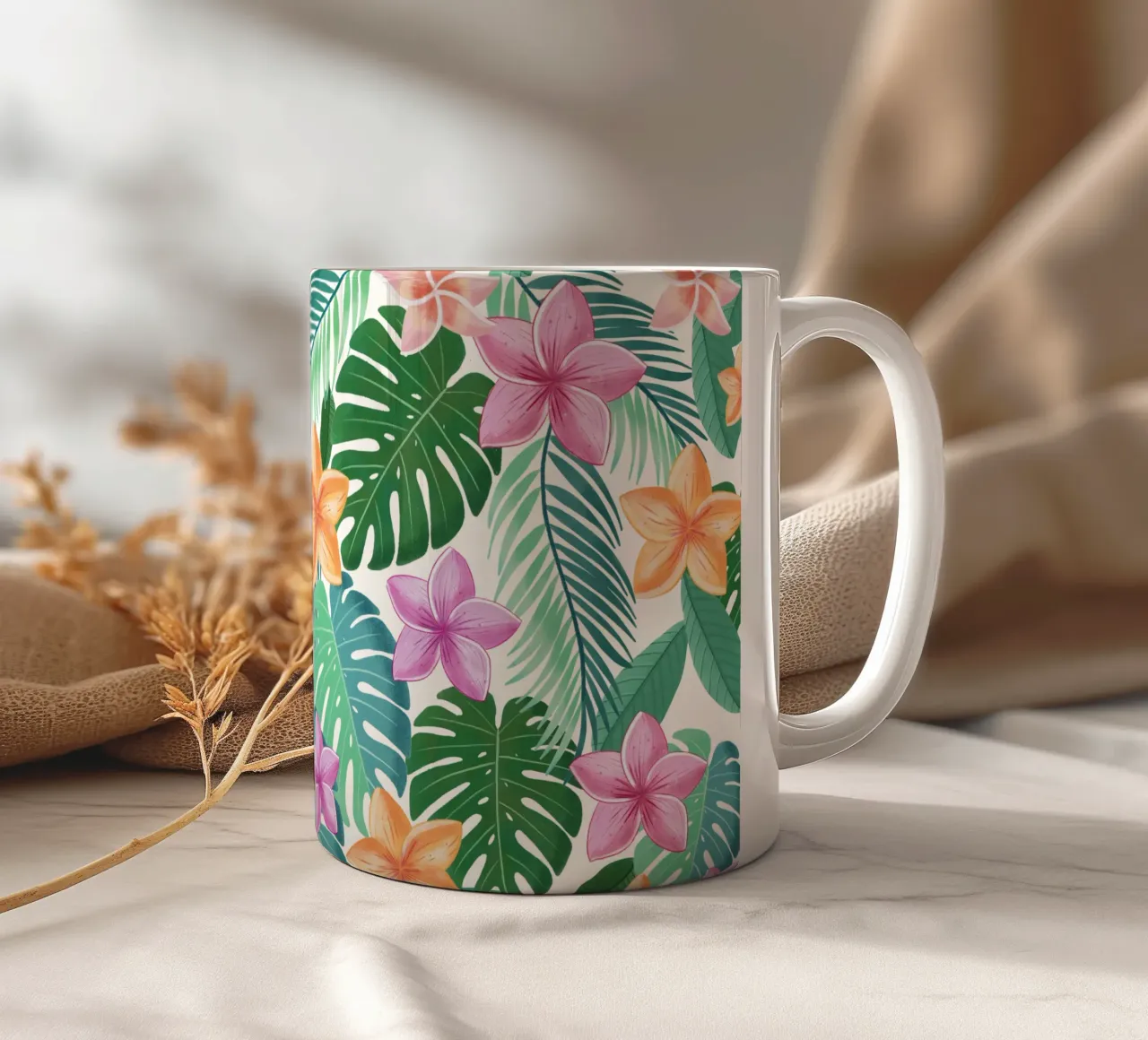 Sogno di un motivo tropicale. Con foglie di palma, monstera e plumeria tazza in ceramica da CalliLetters