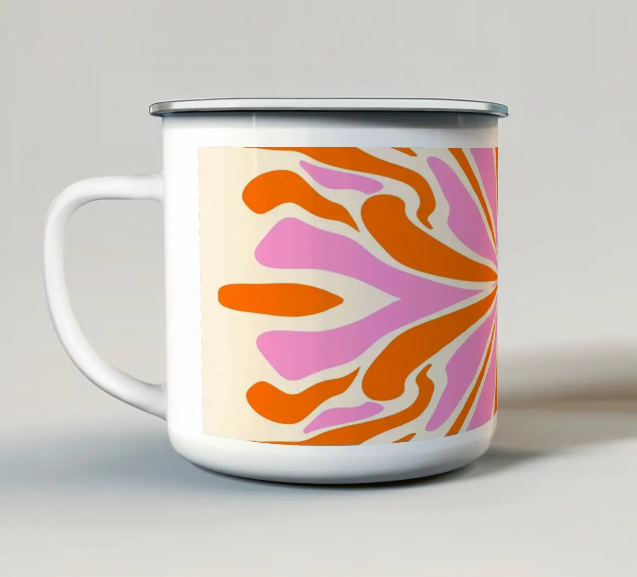 Petali simmetrici psichedelici astratti tazza in smalto da Wackapacka