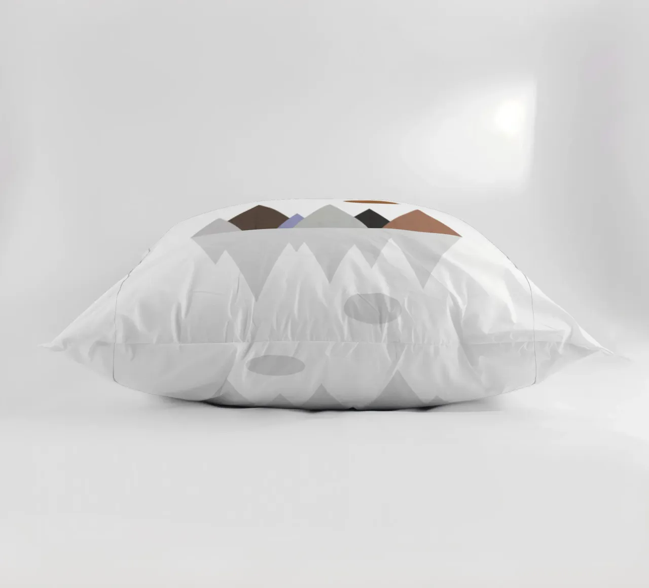 Minimalist landscape with inverted reflection cuscino da LisaArtes