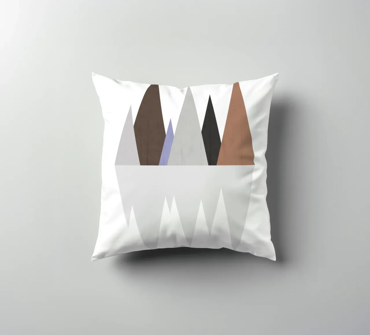 Minimalist landscape with inverted reflection cuscino da LisaArtes