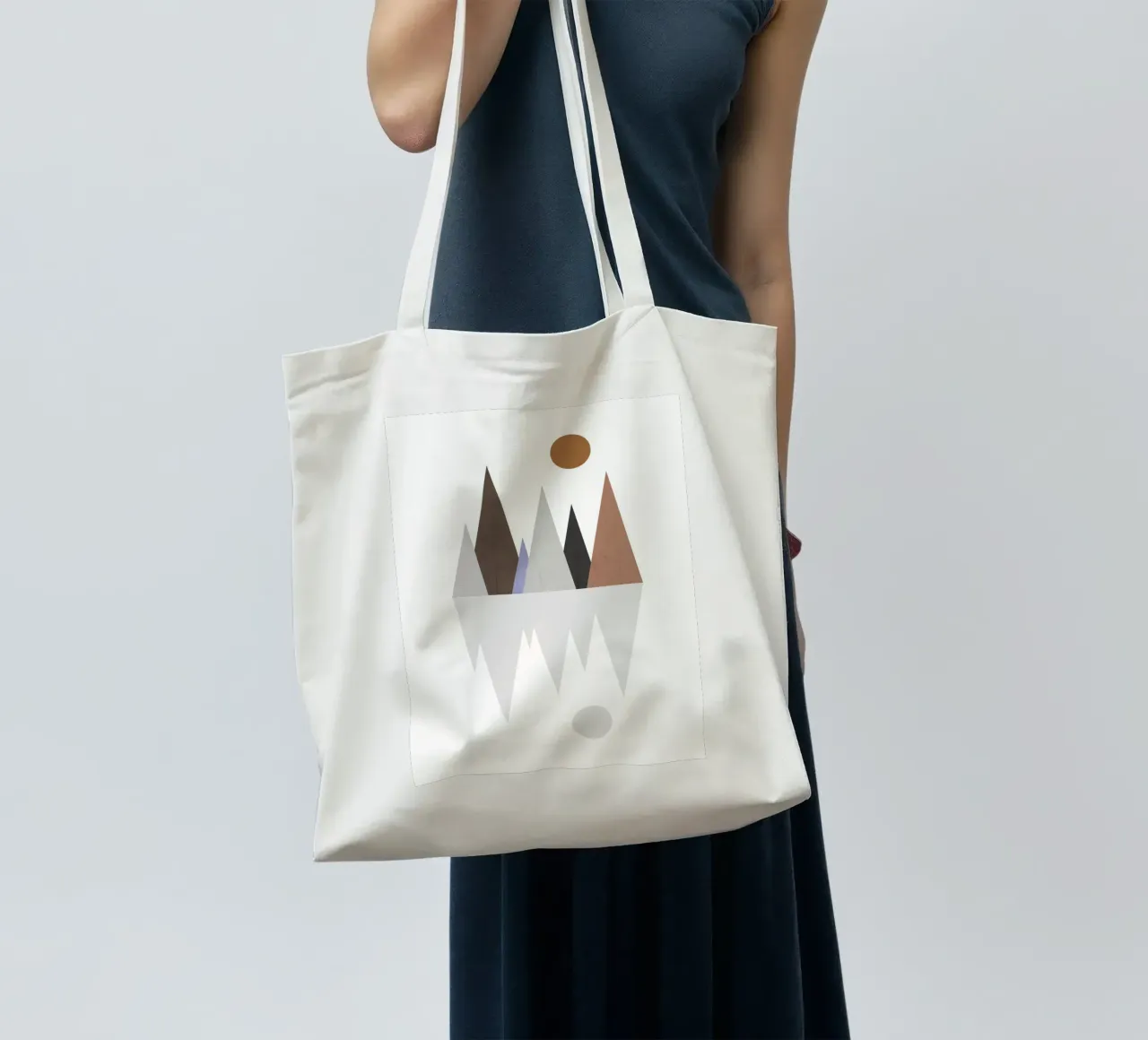 Minimalist landscape with inverted reflection borsa in juta da LisaArtes