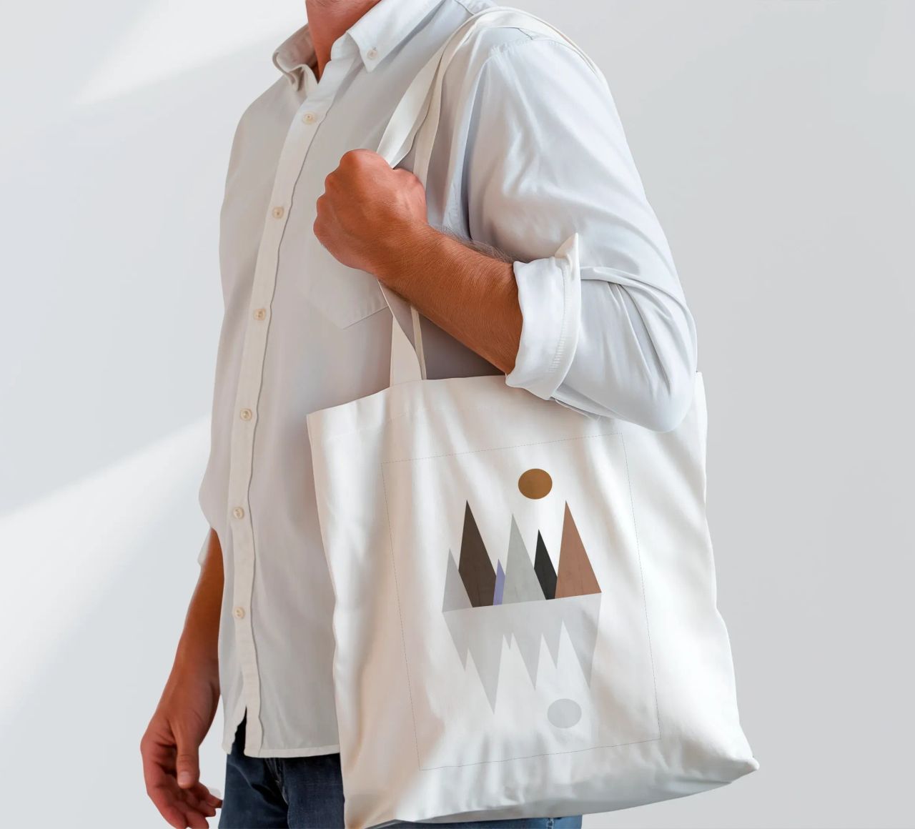 Minimalist landscape with inverted reflection borsa in juta da LisaArtes