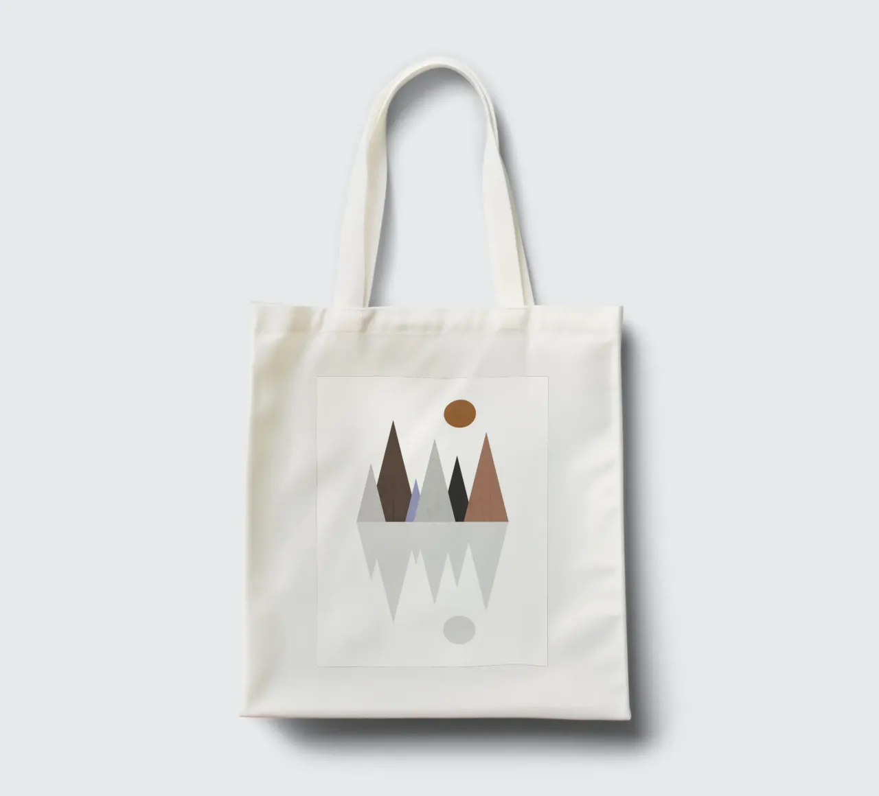 Minimalist landscape with inverted reflection borsa in juta da LisaArtes