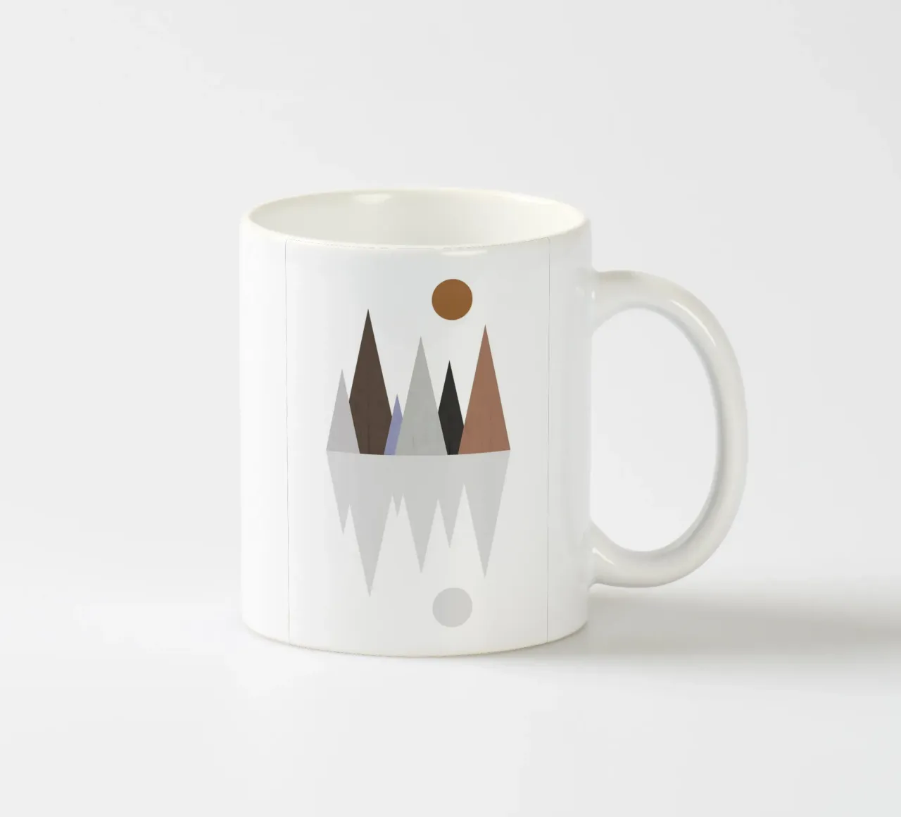 Minimalist landscape with inverted reflection keramische mok van LisaArtes