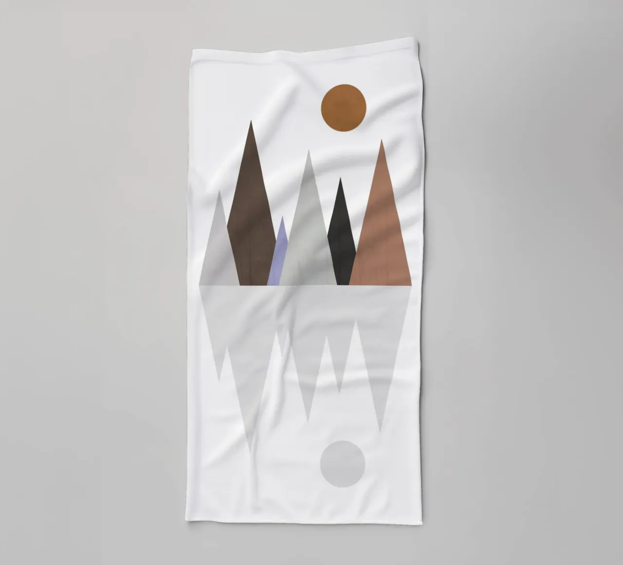 Minimalist landscape with inverted reflection Handtuch von LisaArtes