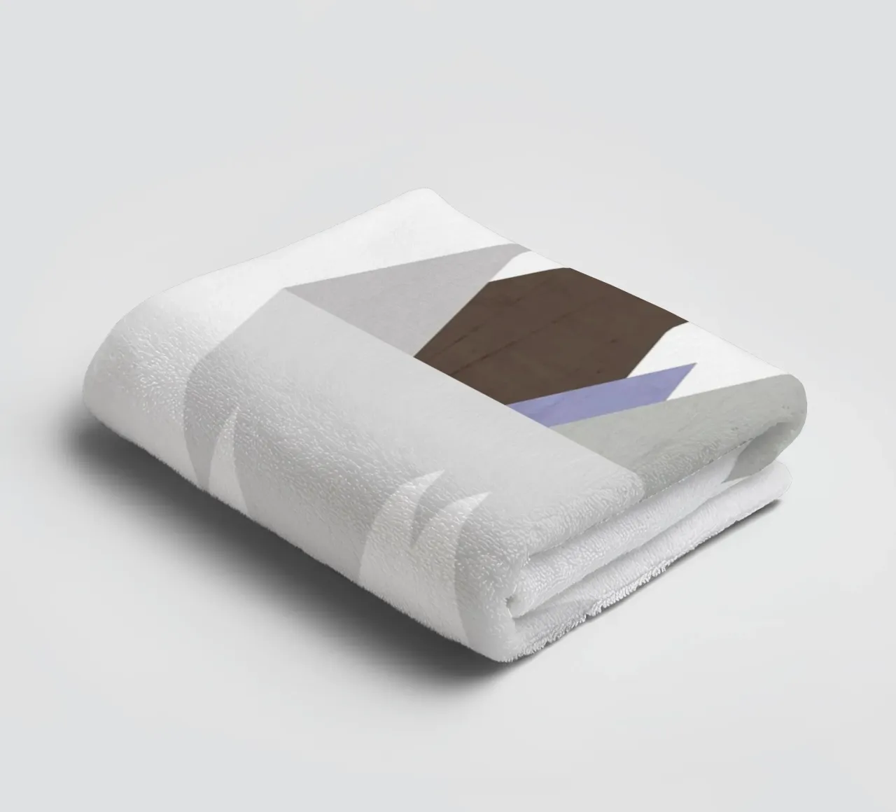 Minimalist landscape with inverted reflection Handtuch von LisaArtes