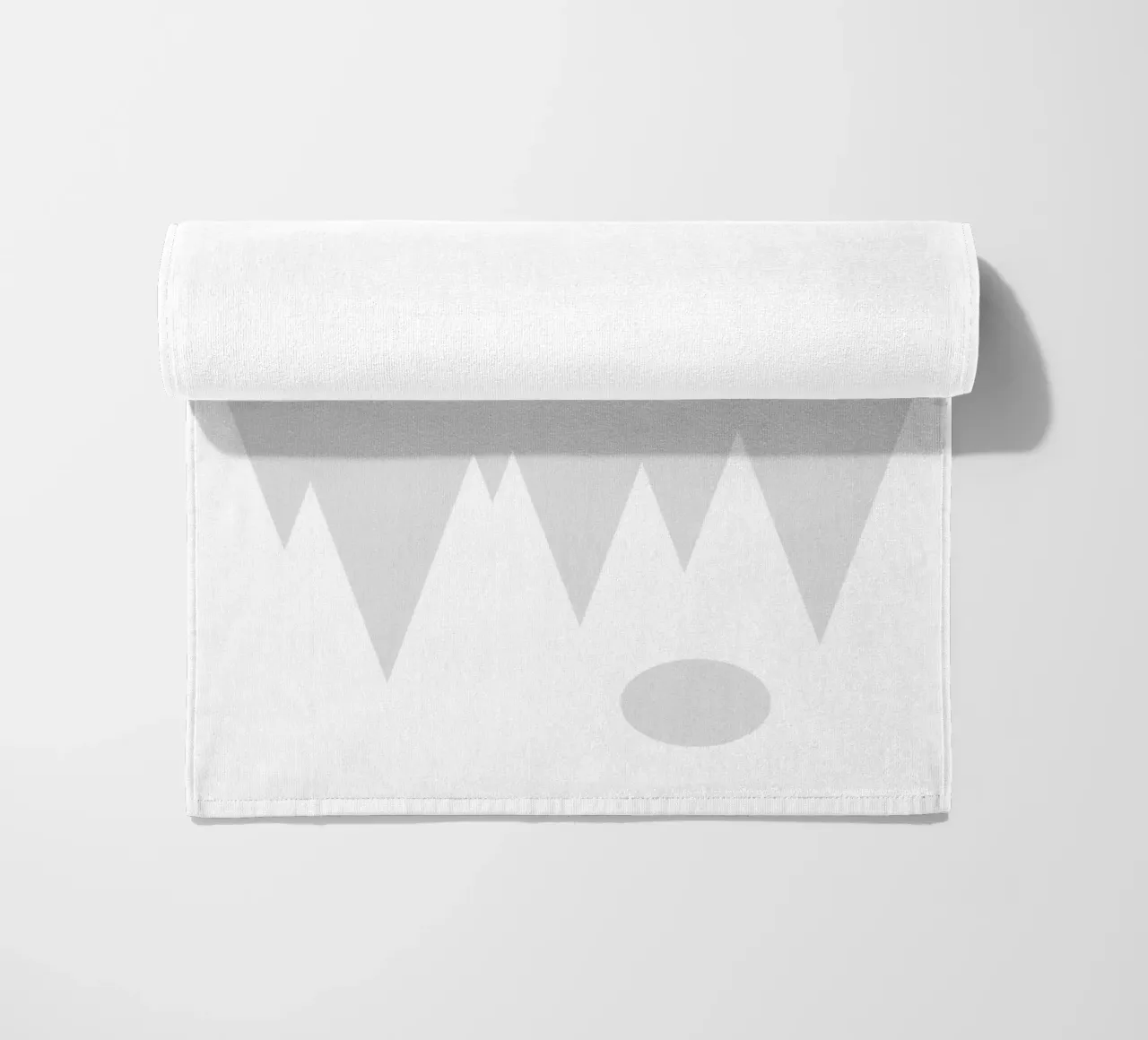 Minimalist landscape with inverted reflection strandhanddoek van LisaArtes