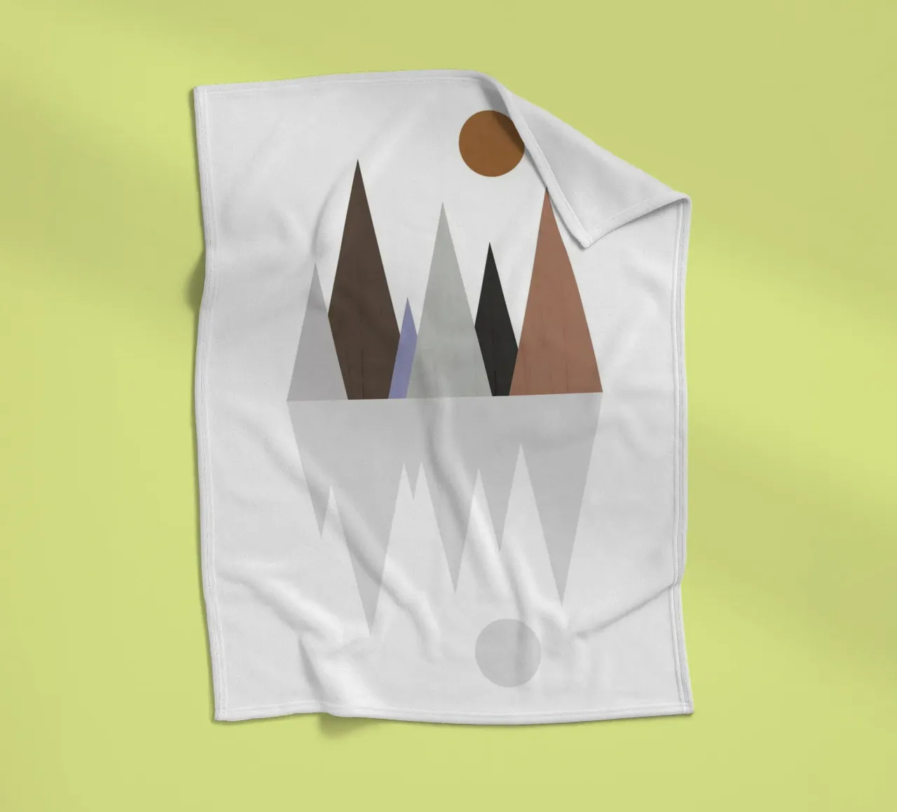 Minimalist landscape with inverted reflection coperta in pile da LisaArtes