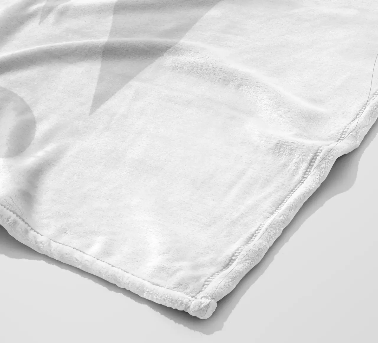 Minimalist landscape with inverted reflection coperta in pile da LisaArtes