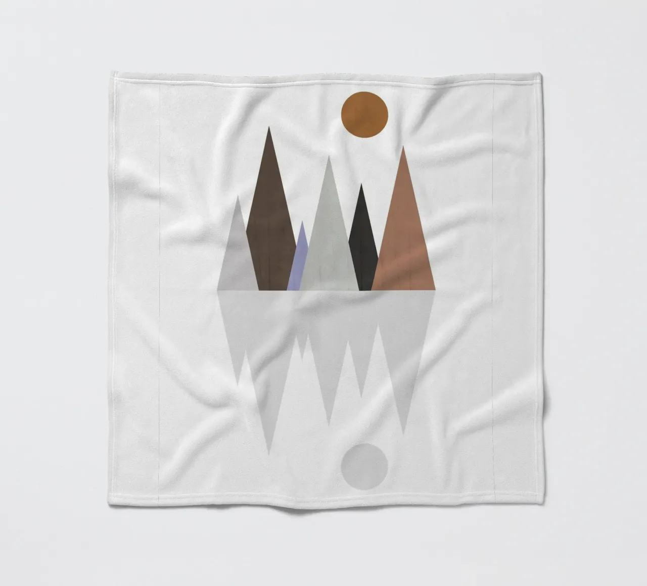 Minimalist landscape with inverted reflection coperta in pile da LisaArtes