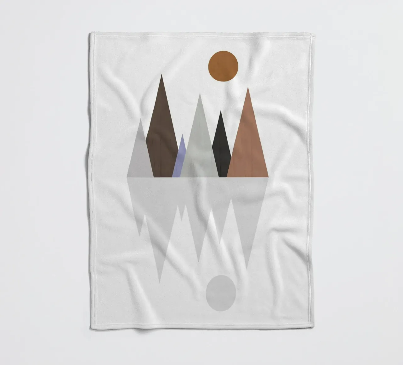 Minimalist landscape with inverted reflection Fleecedecke von LisaArtes