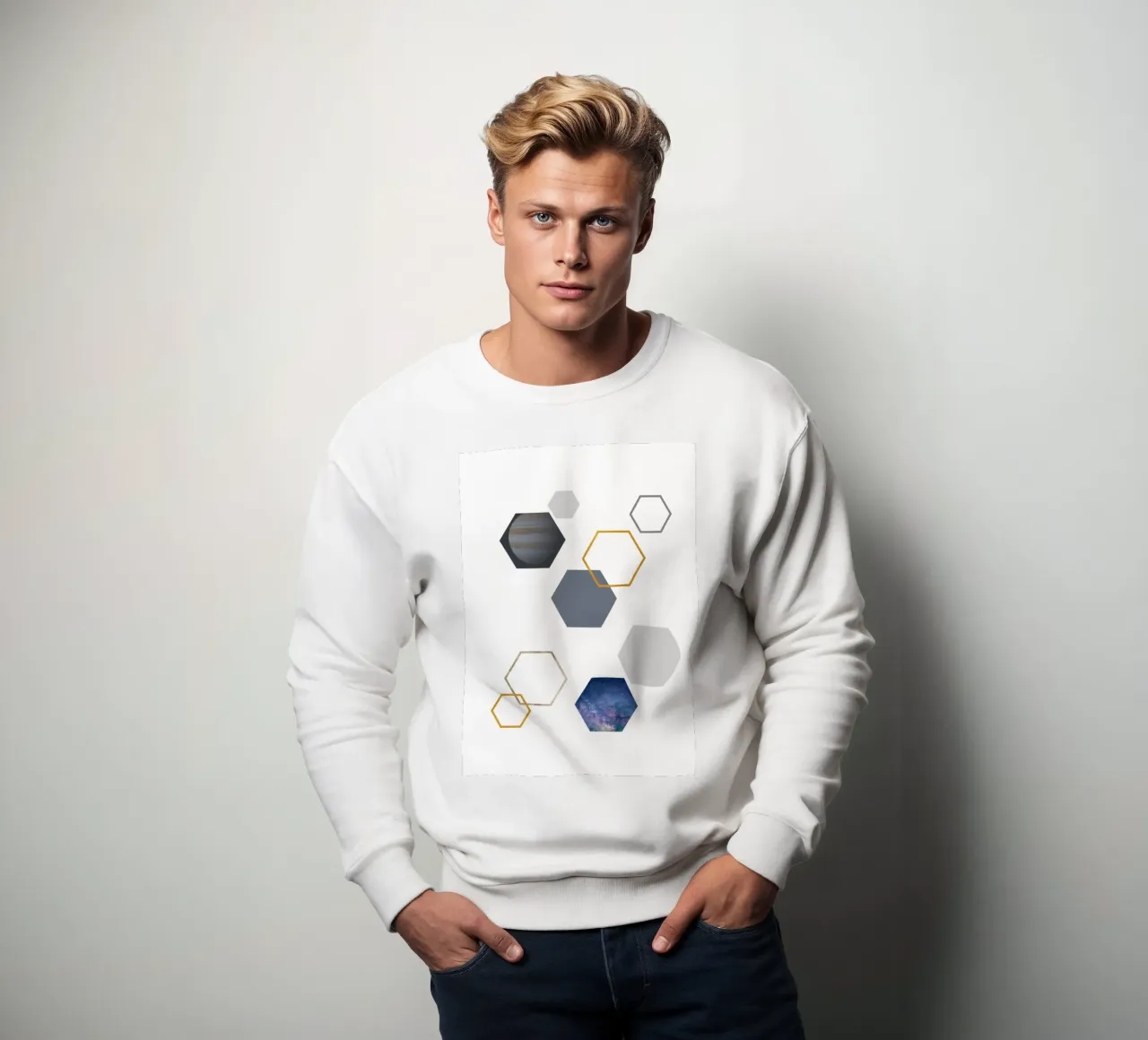 Hexagonal shapes and planet sweatshirt van LisaArtes