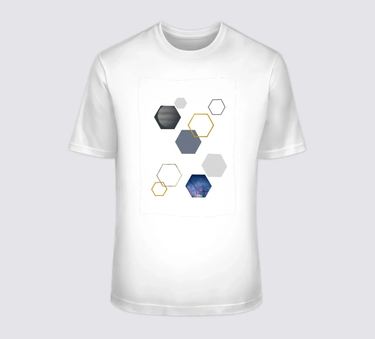 Hexagonal shapes and planet camiseta de LisaArtes