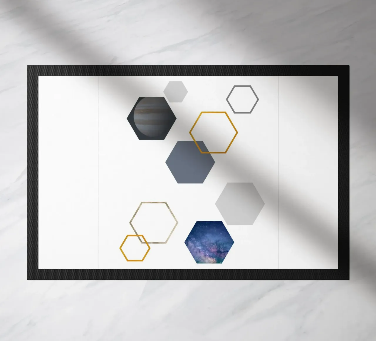 Hexagonal shapes and planet felpudo de LisaArtes