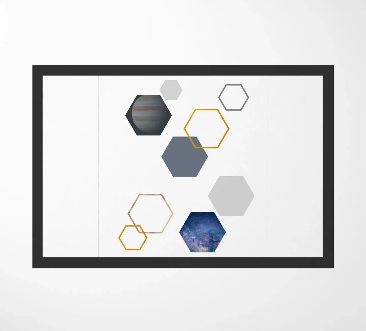 Hexagonal shapes and planet felpudo de LisaArtes