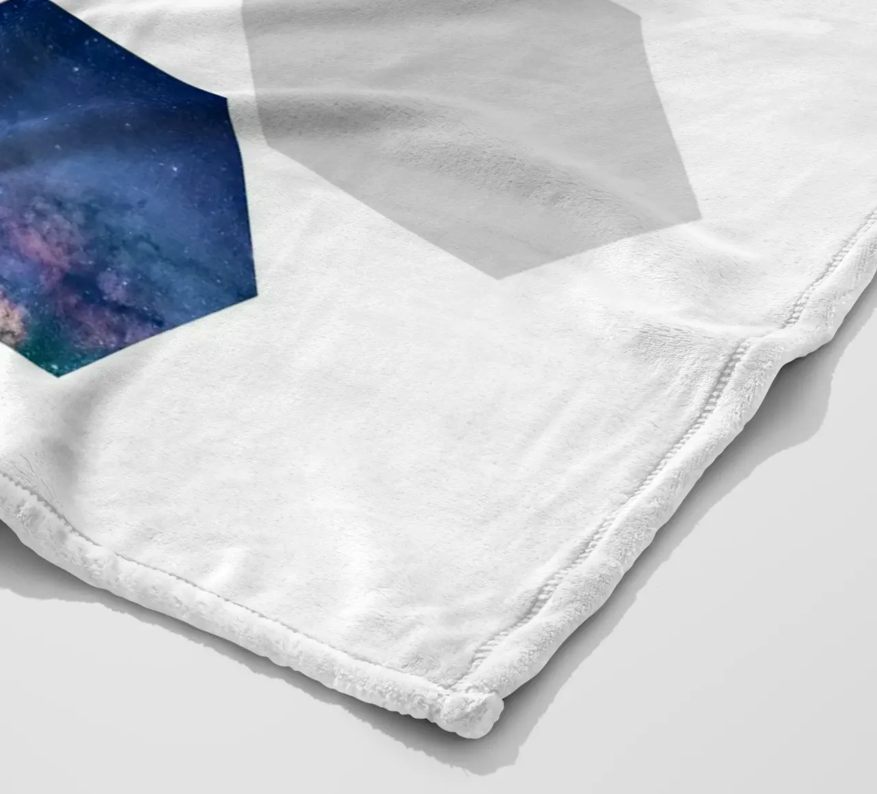 Hexagonal shapes and planet coperta in pile da LisaArtes