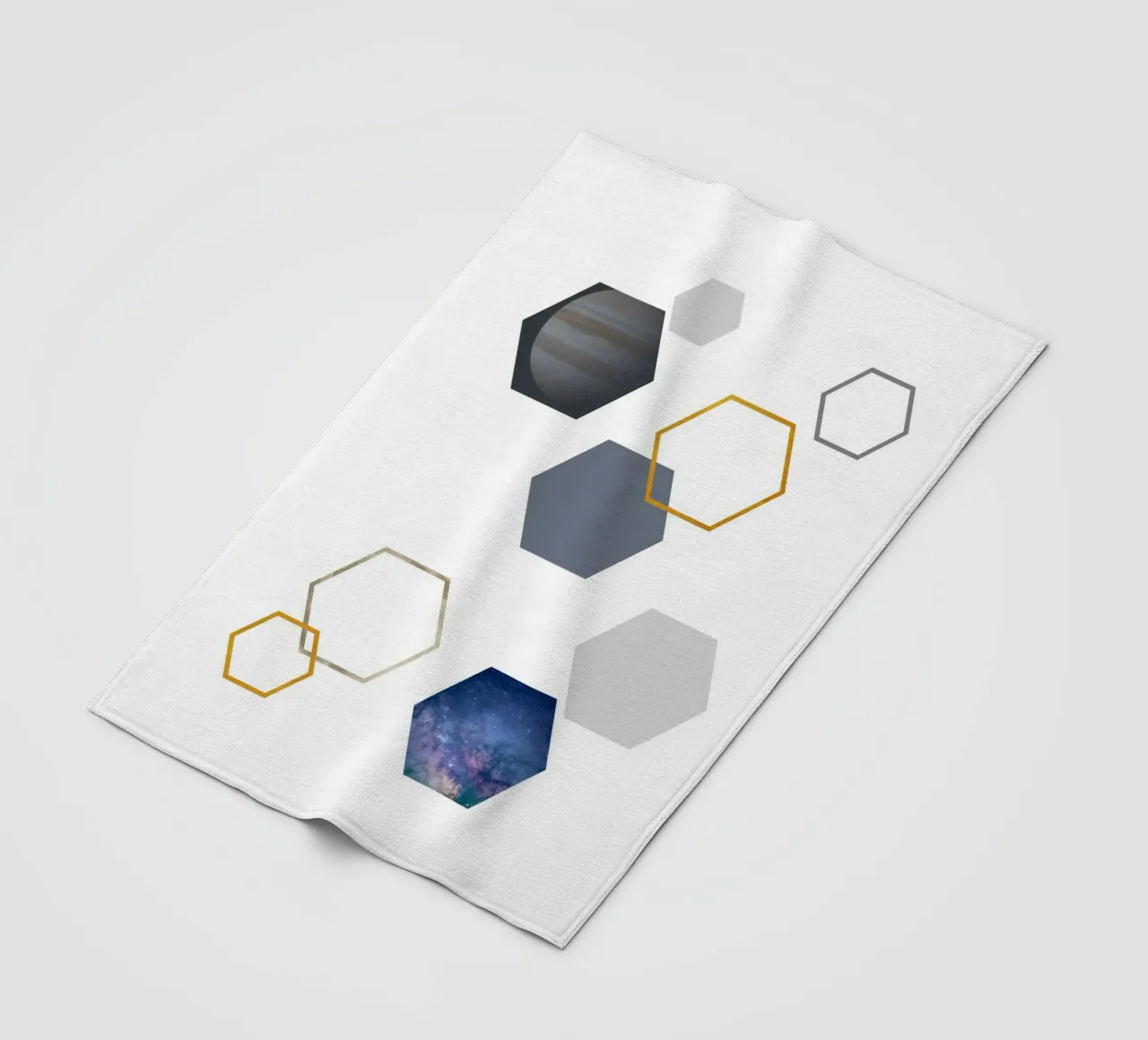 Hexagonal shapes and planet coperta in pile da LisaArtes