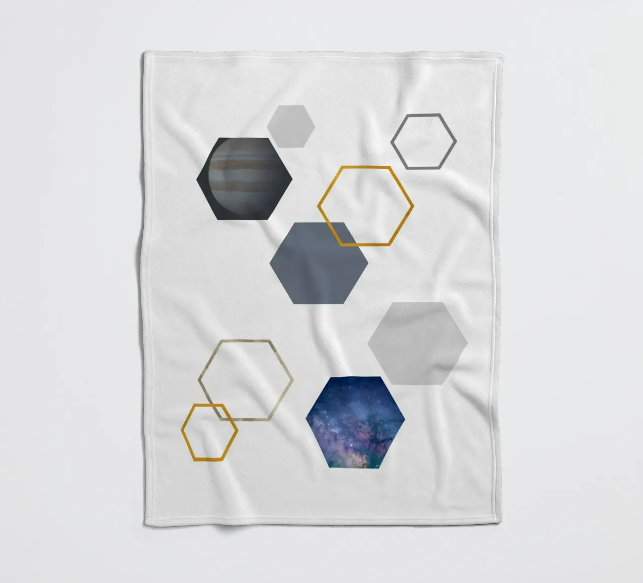 Hexagonal shapes and planet coperta in pile da LisaArtes