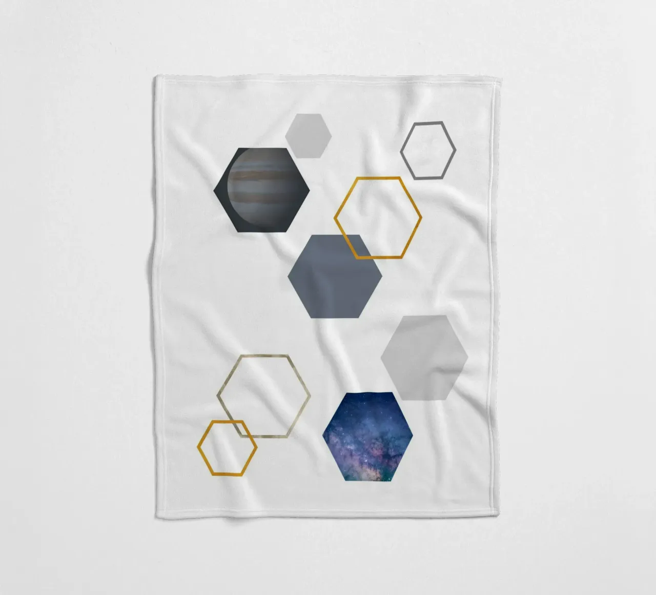 Hexagonal shapes and planet coperta in pile da LisaArtes