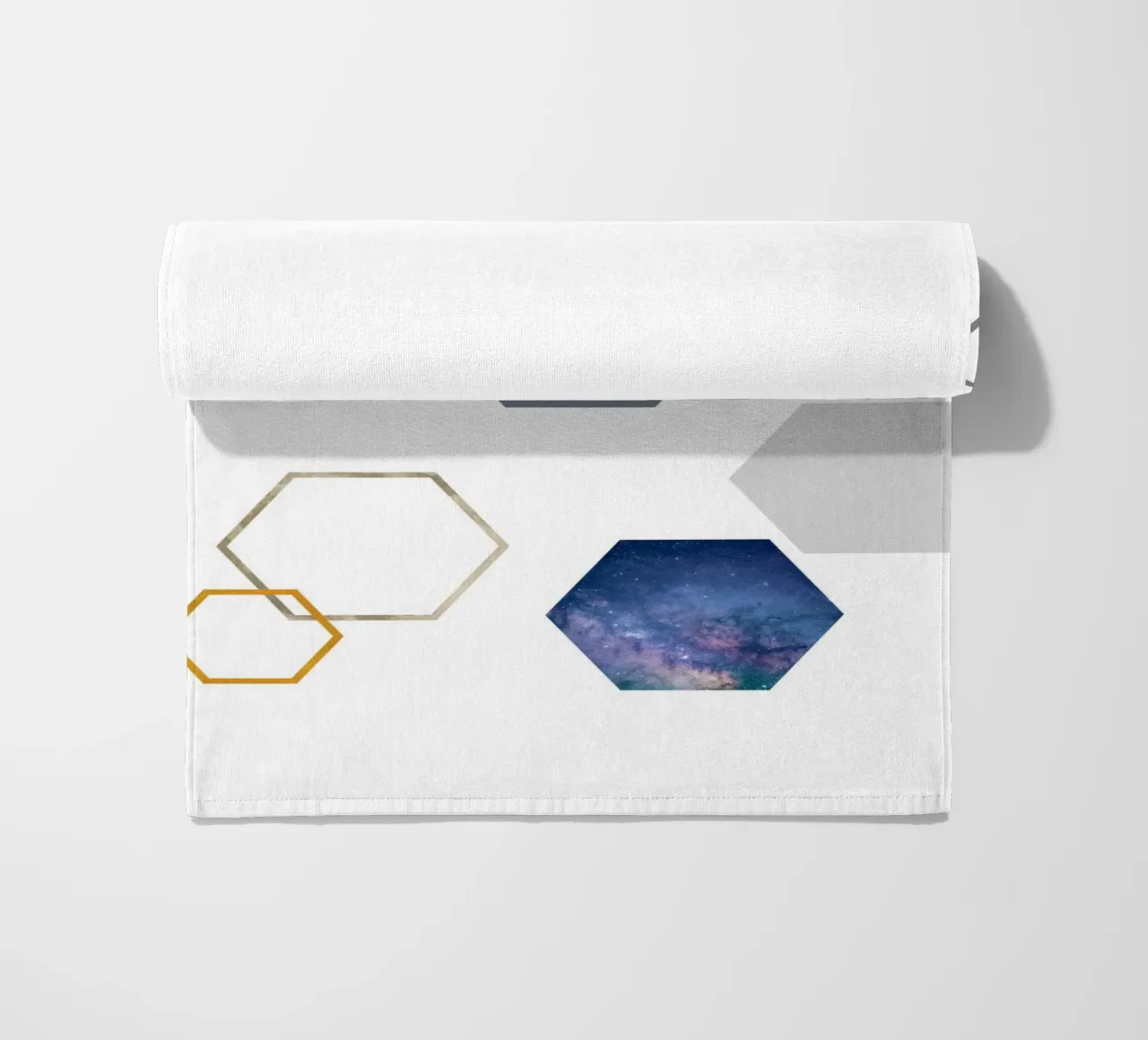 Hexagonal shapes and planet telo mare da LisaArtes