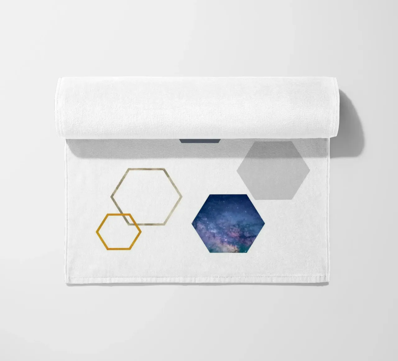 Hexagonal shapes and planet telo mare da LisaArtes