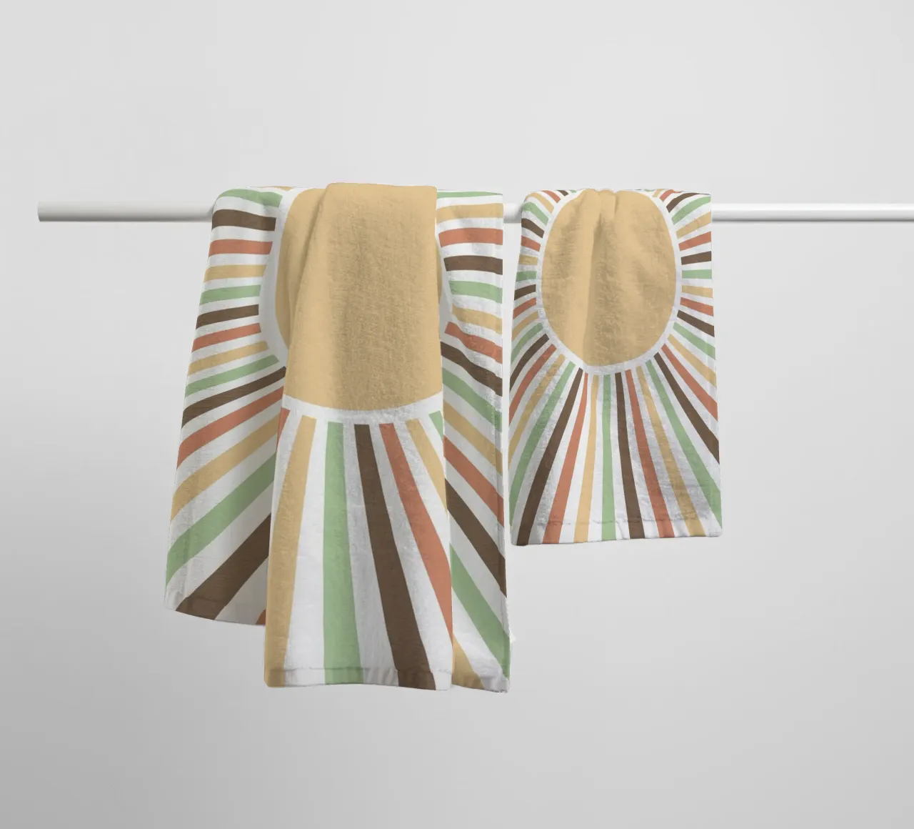 Radiating lines creating a sunburst effect serviette de bain de LisaArtes