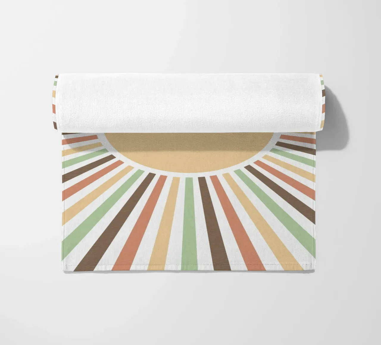 Radiating lines creating a sunburst effect serviette de plage de LisaArtes
