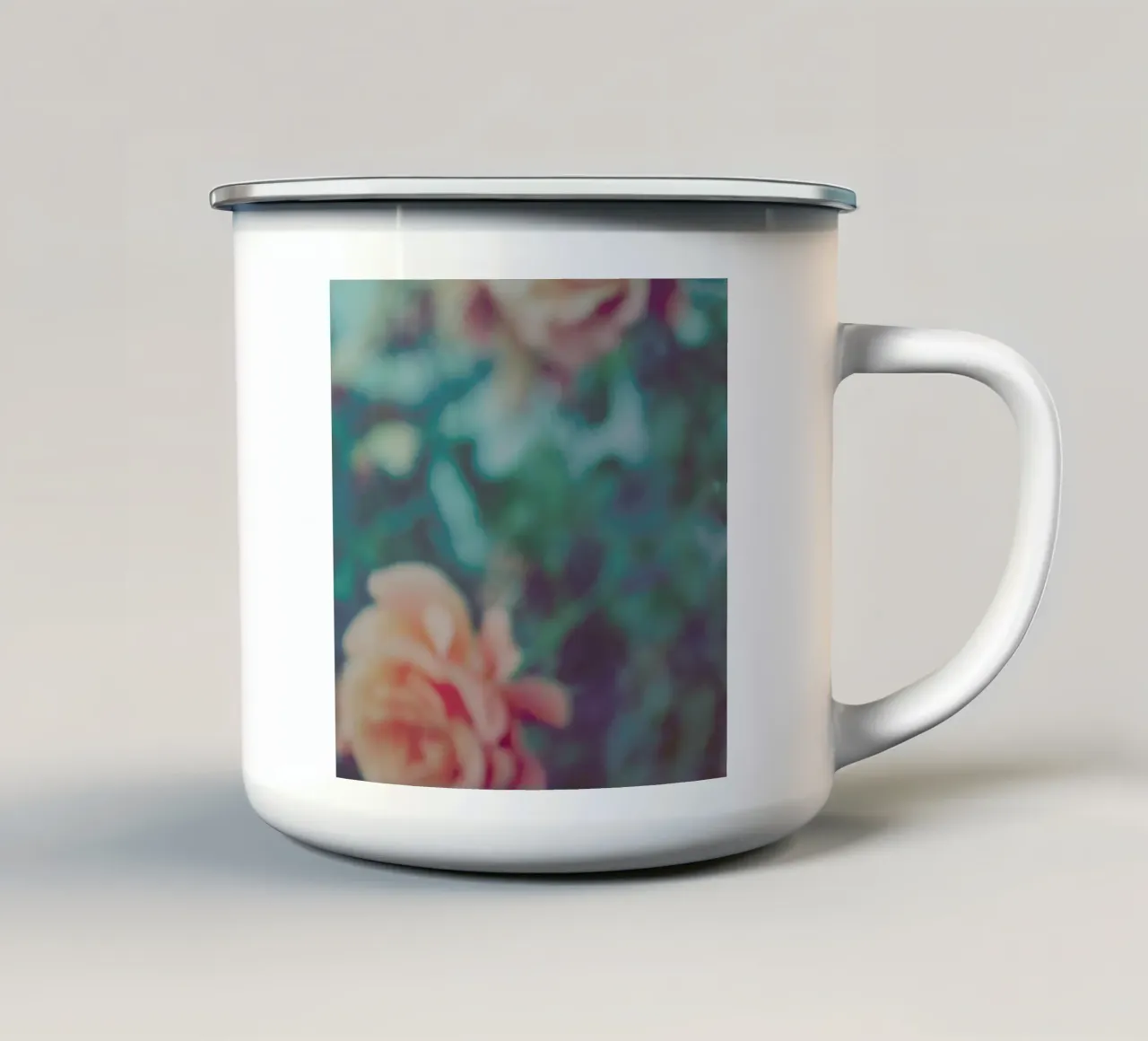 Faded Floral tazza in smalto da Leah Flores