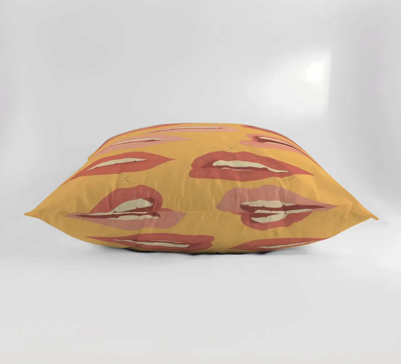 Labbra giocose cuscino da ThingDesign