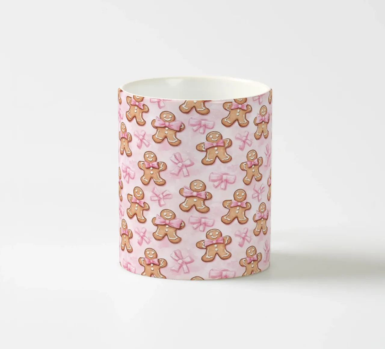Simpatici omini di pan di zenzero fiocchi rosa Coquette natalizia Y2K tazza in ceramica da Gentle Echoes Art