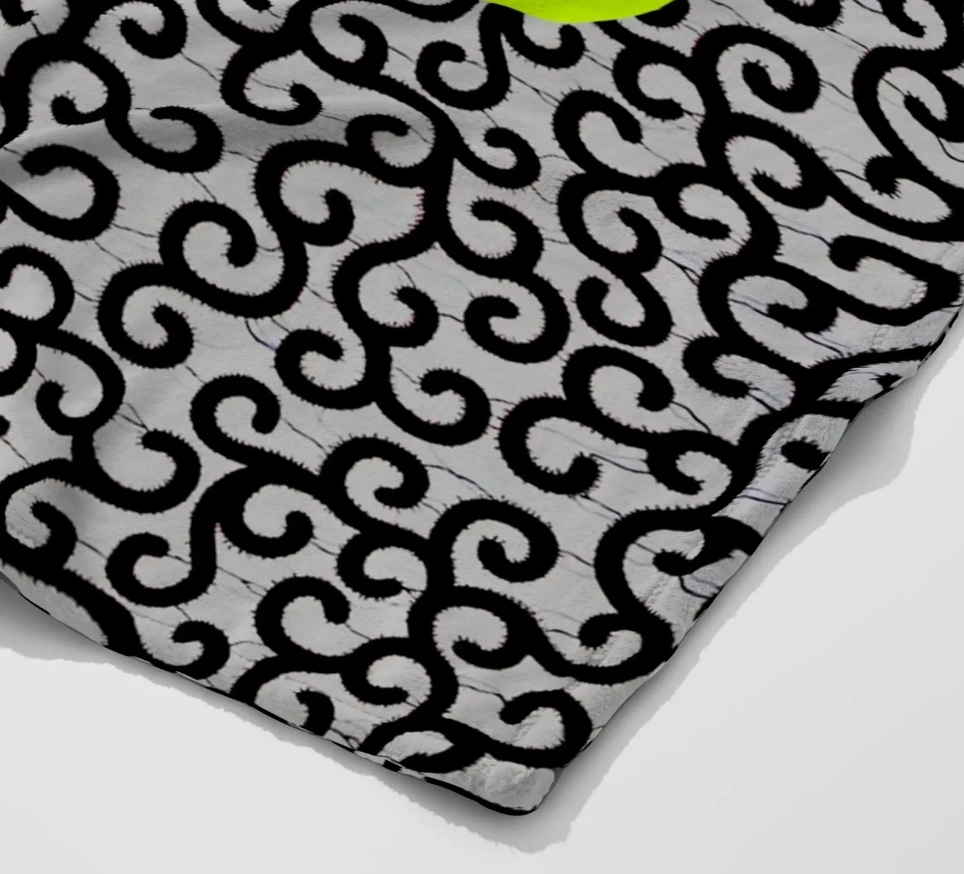 Hello fleece blanket by Mathudace Créas