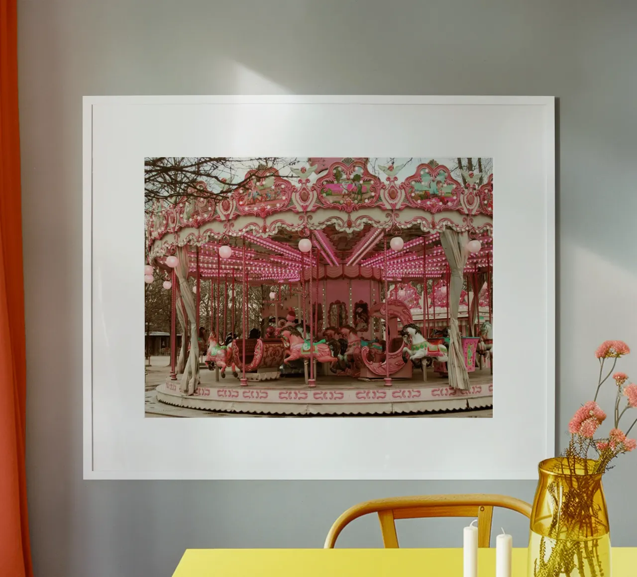 Pink Paris Carousel poster con telaio in legno da GraceDigitalArtCo