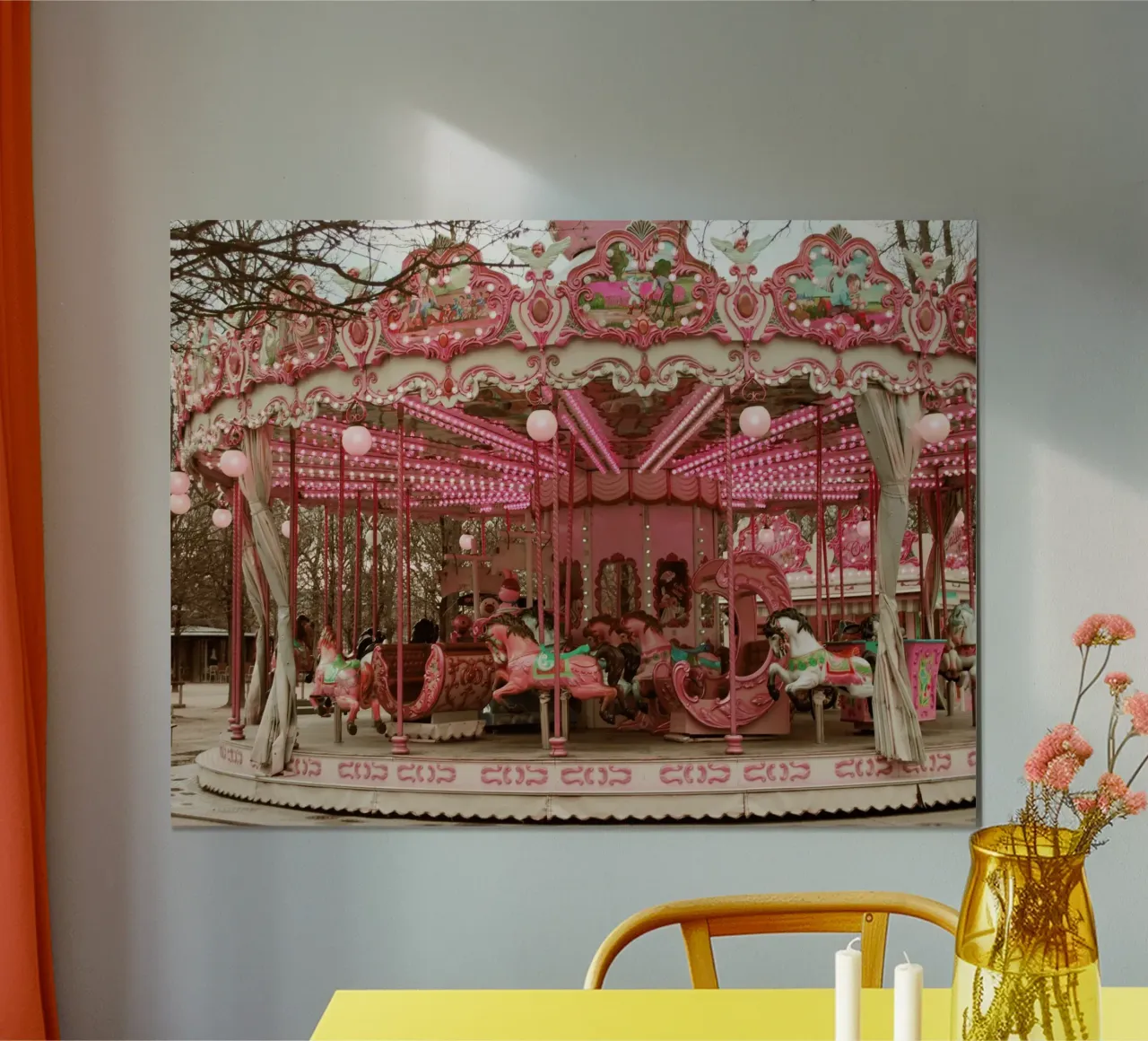 Pink Paris Carousel poster con telaio in legno da GraceDigitalArtCo