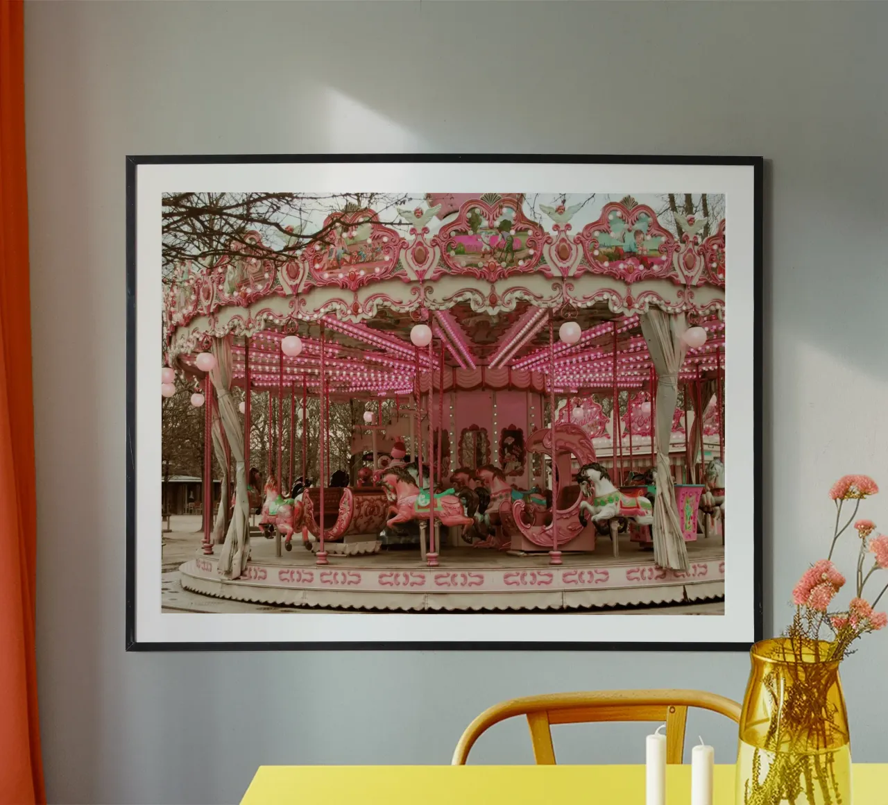 Pink Paris Carousel poster con telaio in legno da GraceDigitalArtCo