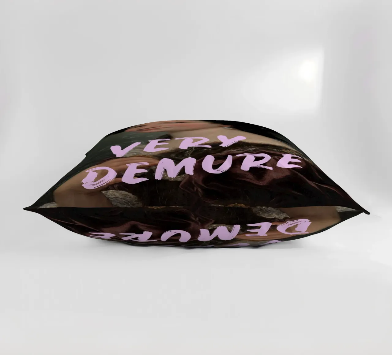Very Demure Altered Art cuscino da GraceDigitalArtCo