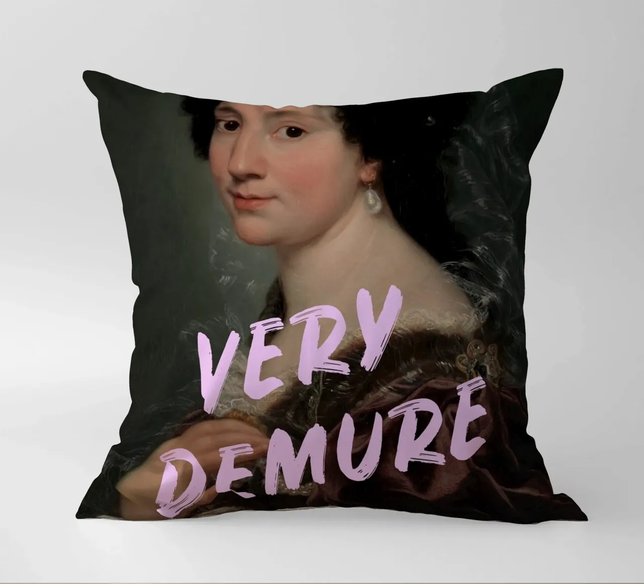 Very Demure Altered Art cuscino da GraceDigitalArtCo