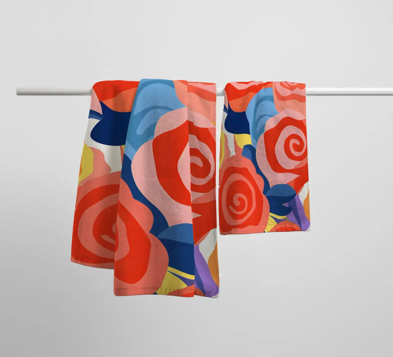 Rose astratte - Design e decorazioni artistiche colorate asciugamano da bagno da Whole©