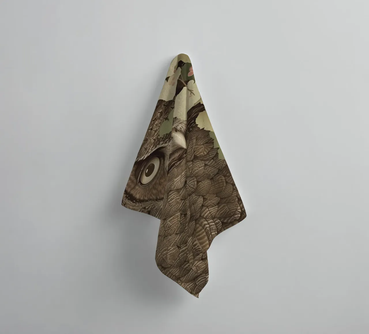Osservatore silenzioso della foresta asciugamano da bagno da Rustic Grace Studio 02