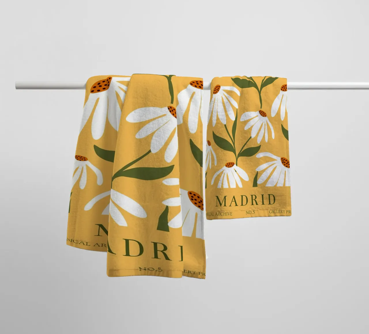 Daisy Art - Design botanico retrò asciugamano da bagno da Whole©