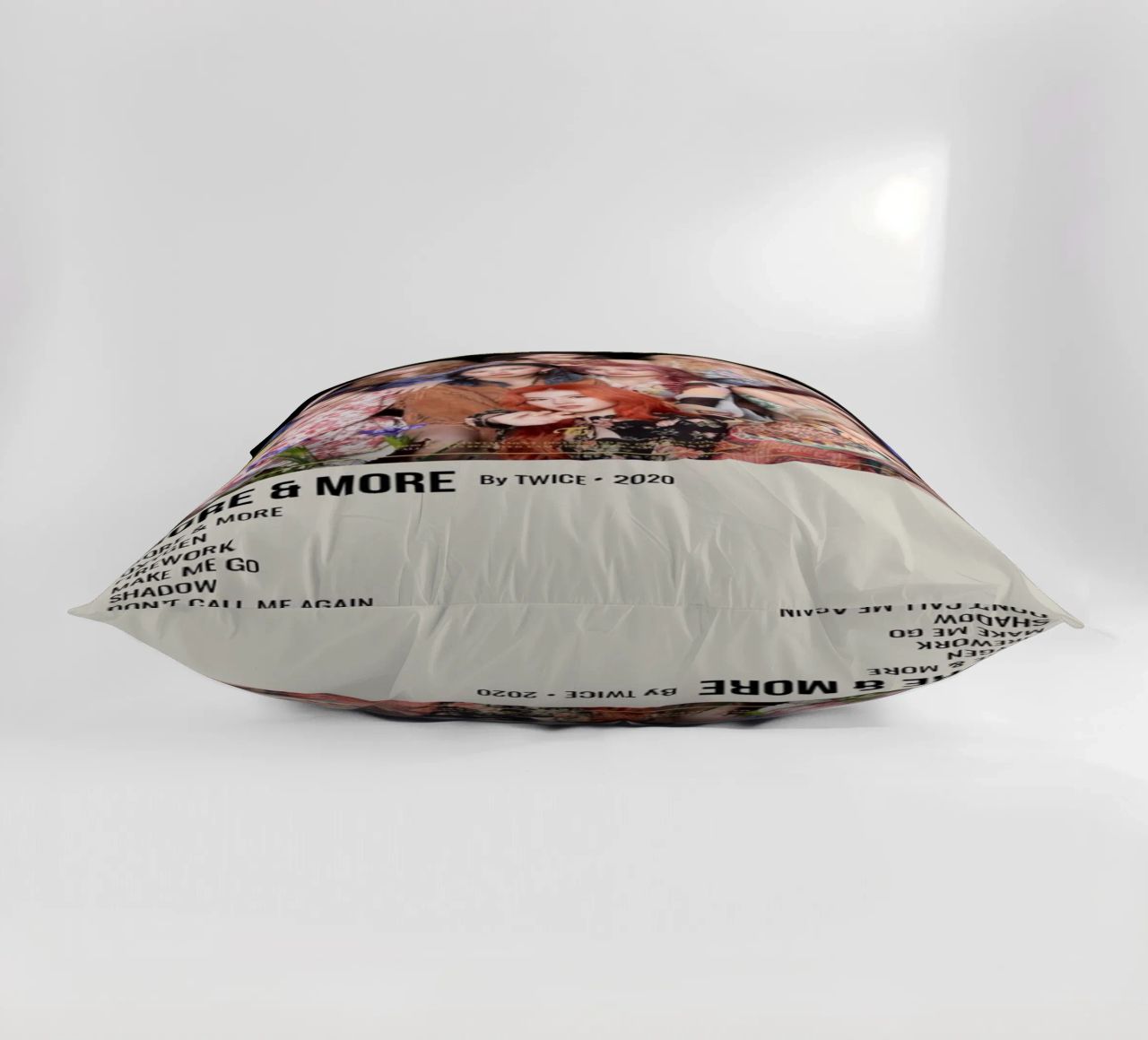 MORE & MORE By TWICE - 2020 cuscino da SoundStudio