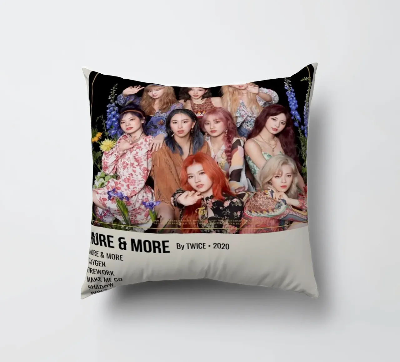 MORE & MORE By TWICE - 2020 coussin de SoundStudio