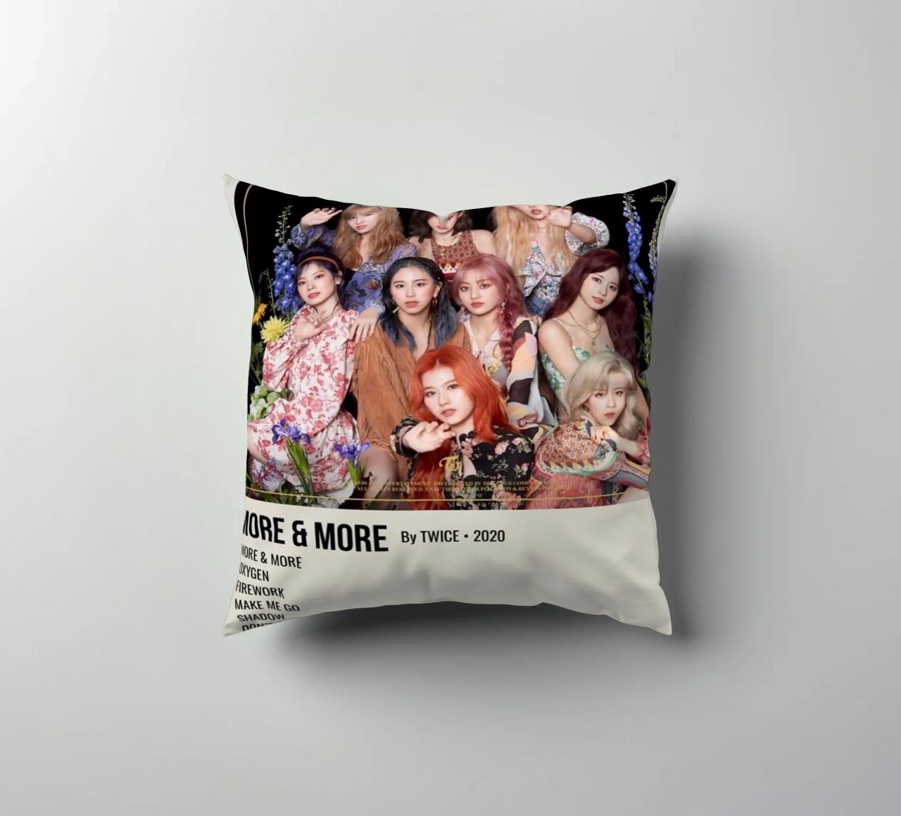 MORE & MORE By TWICE - 2020 cuscino da SoundStudio