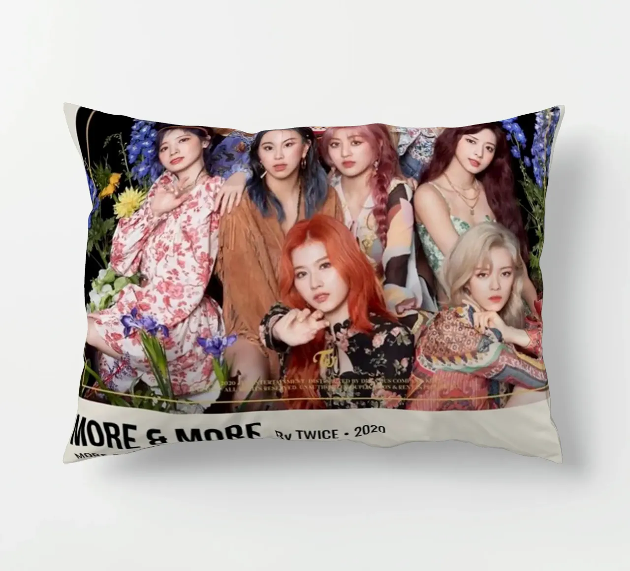MORE & MORE By TWICE - 2020 coussin de SoundStudio