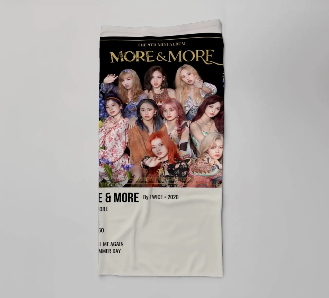 MORE & MORE By TWICE - 2020 badhanddoek van SoundStudio