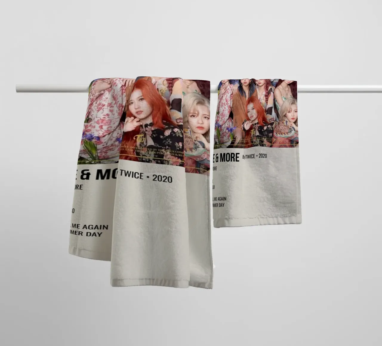 MORE & MORE By TWICE - 2020 badhanddoek van SoundStudio