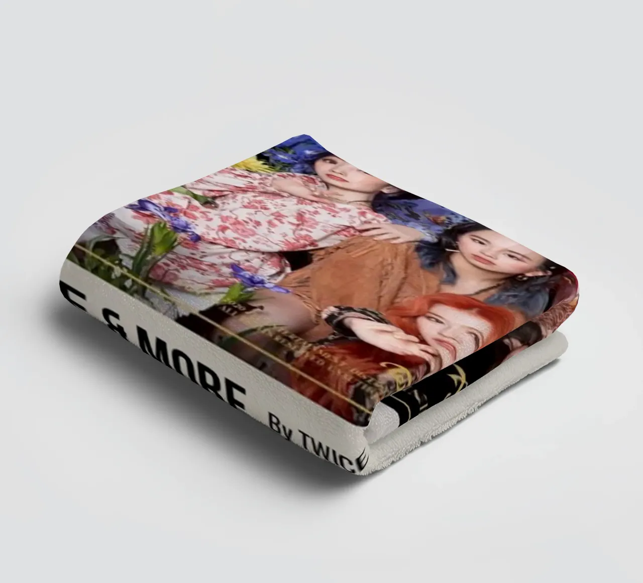 MORE & MORE By TWICE - 2020 Handtuch von SoundStudio