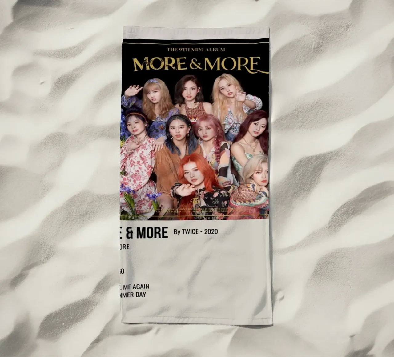 MORE & MORE By TWICE - 2020 toalla de playa de SoundStudio